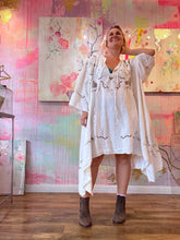 Load image into Gallery viewer, Tunic dress long sleeve made from vintage tablecloth 250920