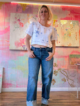 Load image into Gallery viewer, White linen top with blue stitching 250933