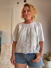 Load image into Gallery viewer, top made with vintage appliqué 25009
