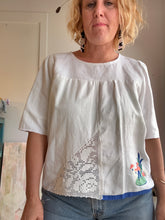 Load image into Gallery viewer, top made with vintage appliqué 25009