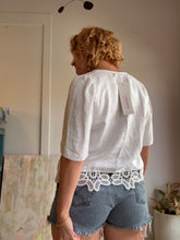 Load image into Gallery viewer, top made with vintage appliqué 25009