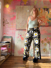 Load image into Gallery viewer, Suzani pants 26010