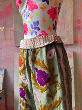 Load image into Gallery viewer, Suzani pants 26008