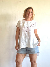 Load image into Gallery viewer, Cut work linen top
