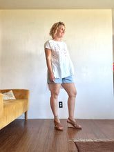 Load image into Gallery viewer, Cut work linen top