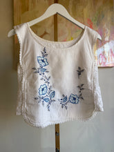 Load image into Gallery viewer, blue flower table runner tank 25002