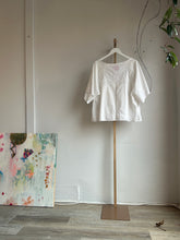 Load image into Gallery viewer, White short sleeved vintage linen top 25005