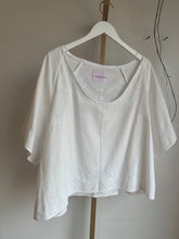 Load image into Gallery viewer, White short sleeved vintage linen top 25005