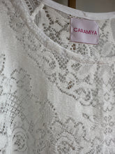 Load image into Gallery viewer, Vintage quaker lace top