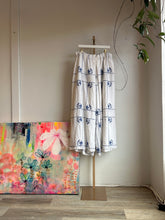 Load image into Gallery viewer, Blue floral vintage tablecloth pants
