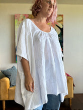 Load image into Gallery viewer, Vintage white linen