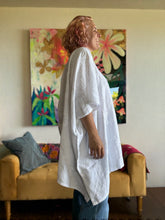 Load image into Gallery viewer, Vintage white linen