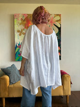 Load image into Gallery viewer, Vintage white linen