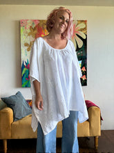 Load image into Gallery viewer, Vintage white linen