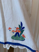 Load image into Gallery viewer, top made with vintage appliqué 25009