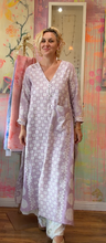 Load image into Gallery viewer, 26146 Reversible Vintage Bedspread Duster with Antique Shell Buttons
