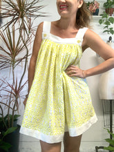 Load image into Gallery viewer, 4/100 yellow 60&#39;s dress